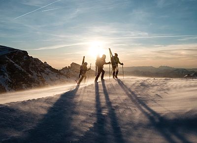 提高對(duì)自身服務(wù)的要求，客戶(hù)的滿(mǎn)意就是我們的追求